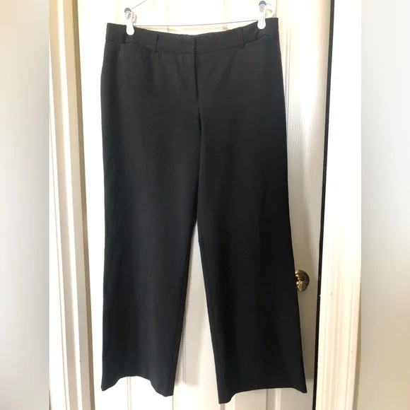 Womens dress pants, size 16. Womens dress pants, size 16.